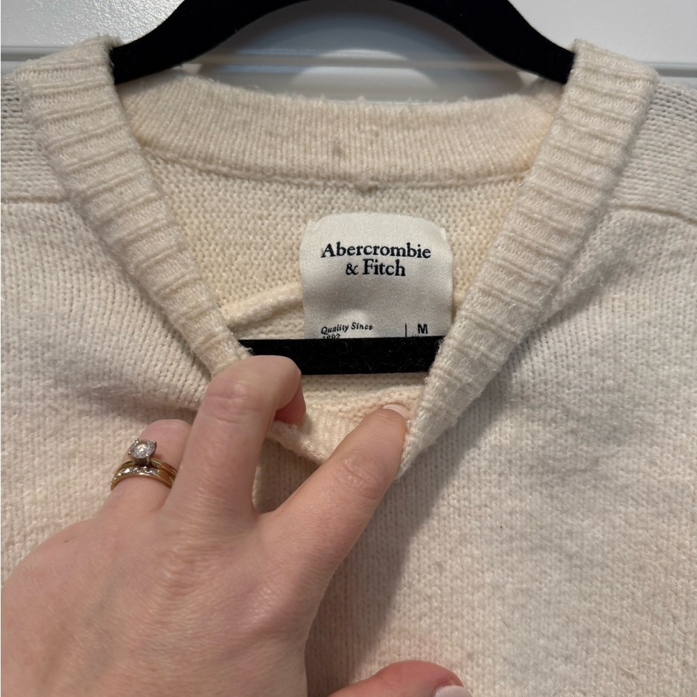 Abercrombie & Fitch White Crewneck
